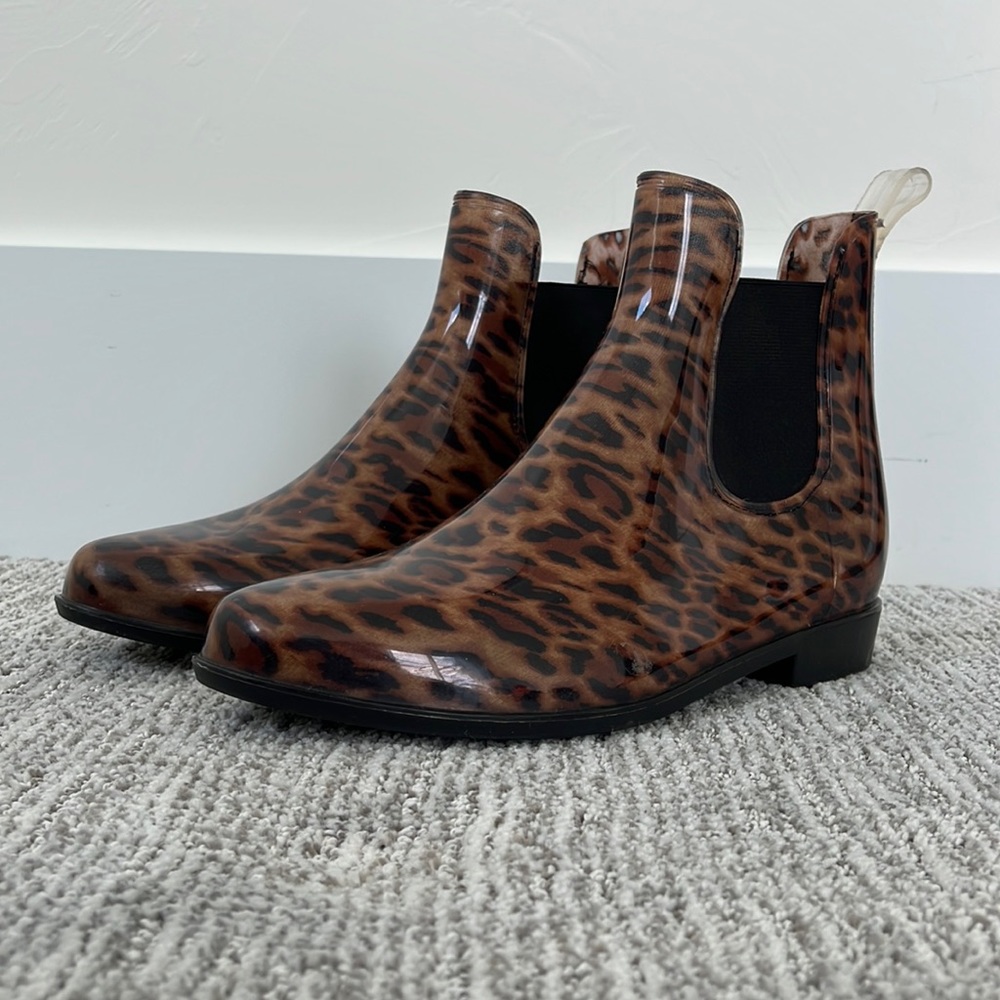leopard print, size 10, rain boots